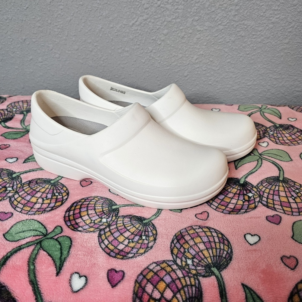 Crocs Neria Pro II White Work Clogs‎ Nursing Food Service Shoes Womens Size 10